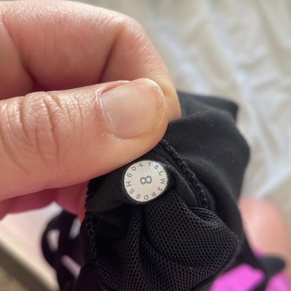 lululemon Energy Bra black foil, size 8 - Picture 4 of 4